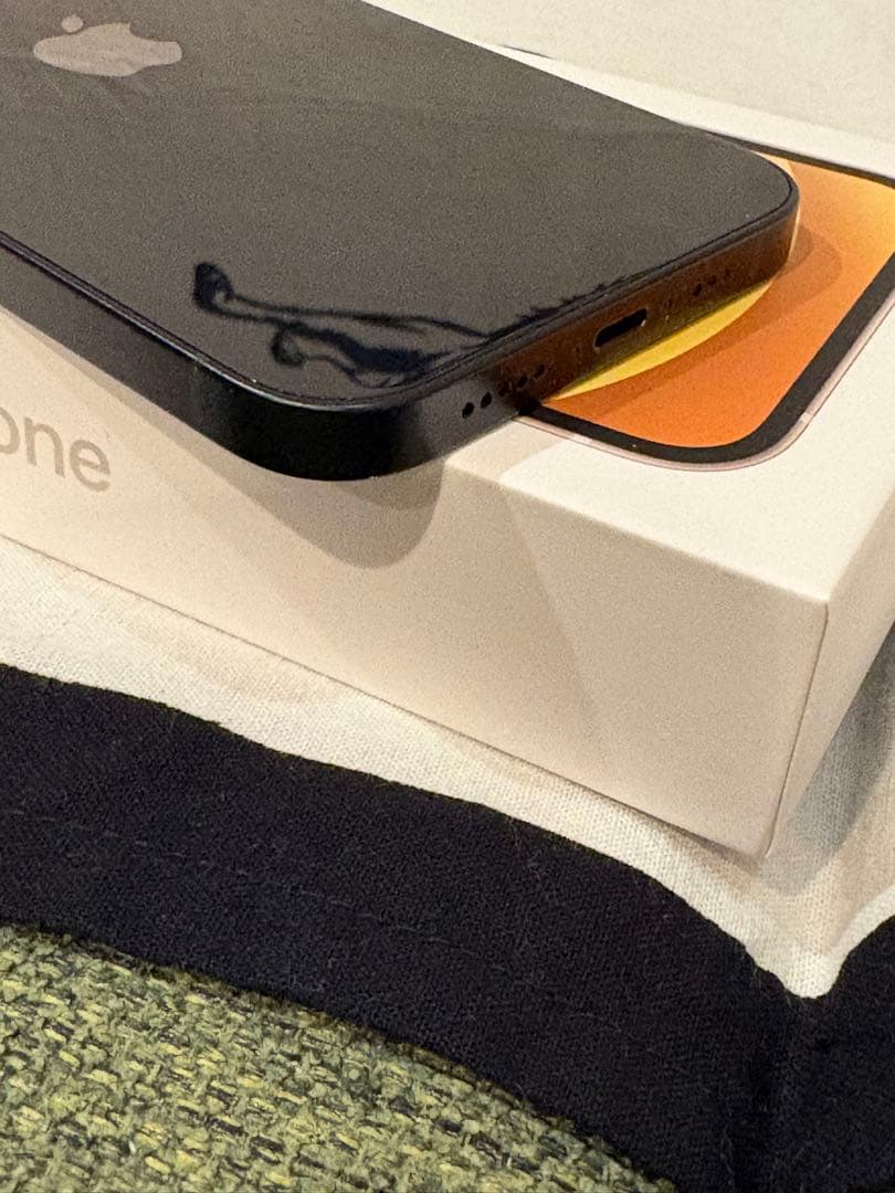 Apple iPhone 12ブラック 本体