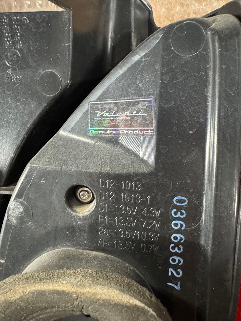 【左割れあり】Valenti ハイエース テールランプ 03663627