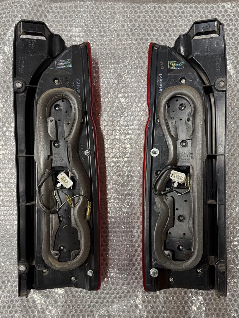 【左割れあり】Valenti ハイエース テールランプ 03663627