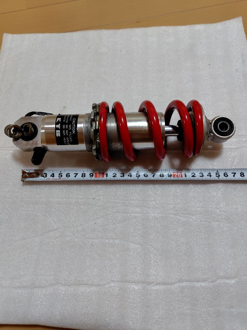 ミ*ク様 ホンダ NS-1 KYB カヤバ リアショック サスペンション 赤 車