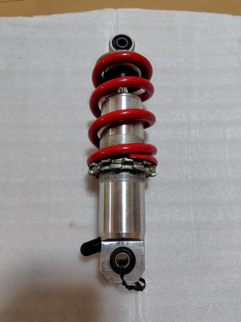 ミ*ク様 ホンダ NS-1 KYB カヤバ リアショック サスペンション 赤 車