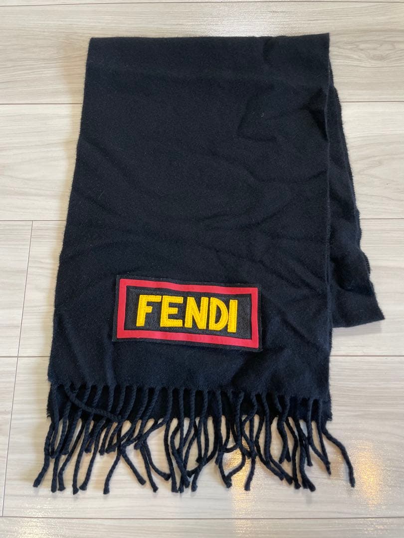 FENDI LOVEロゴ ウールマフラー