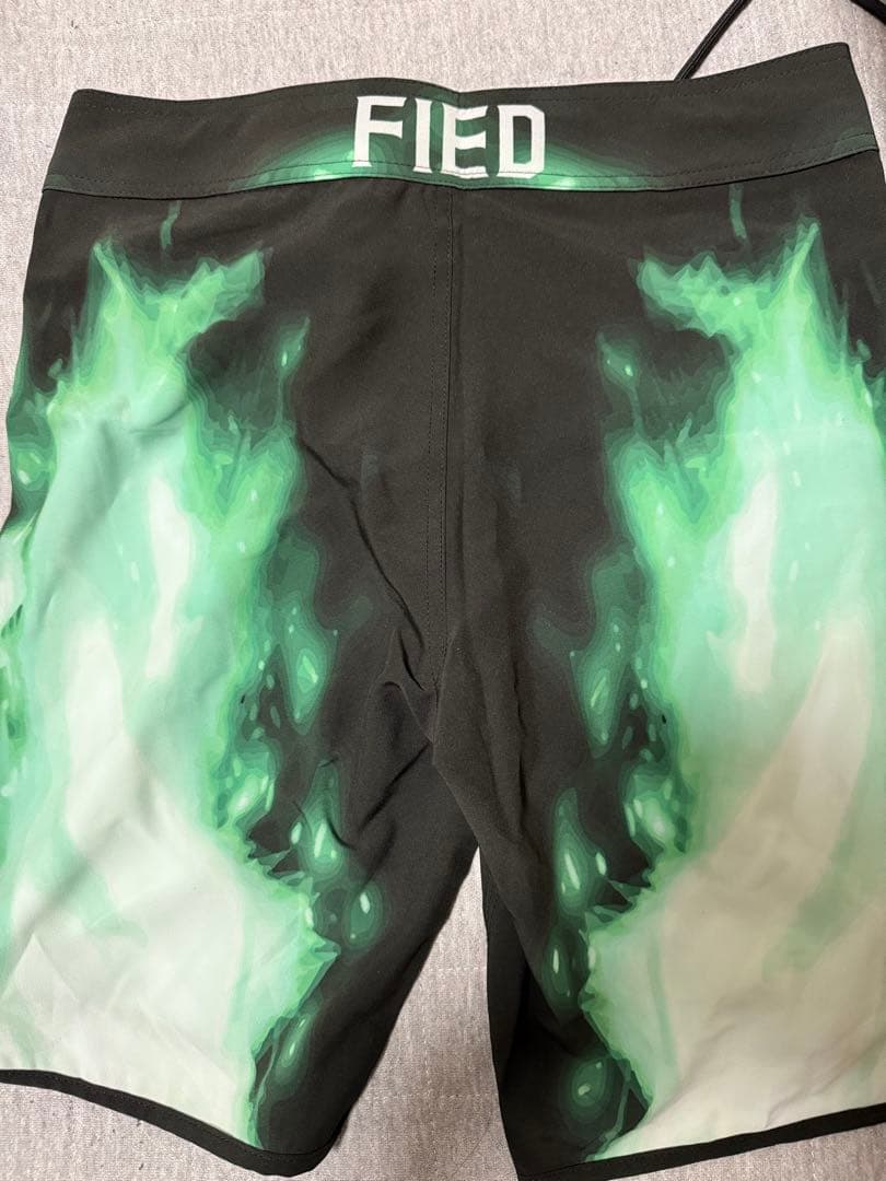 FIEDファイド　サーフパンツ 水着 サイズ28黒・緑　フィジーク