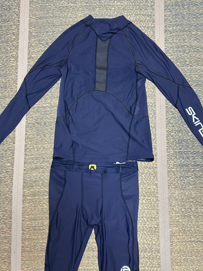 【新品・未使用】上下セットSKINS シリーズ3 メンズ トップス＆タイツ