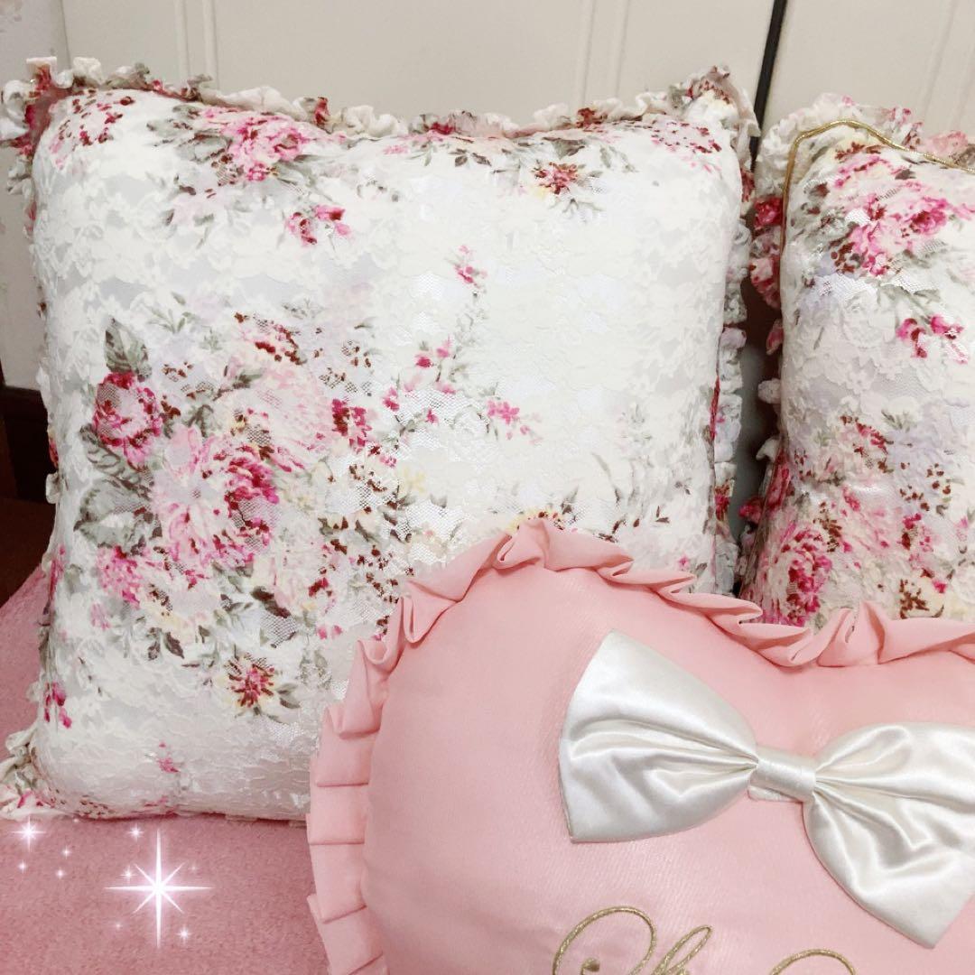 ☆LIZ LISAリズリサ☆超レアノベルティ花柄クッション×2＆ハートクッション