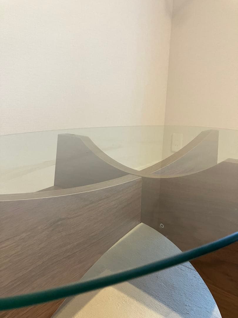 モダン楕円形ガラステーブル　ローテーブル　現地引渡し価格　発送可