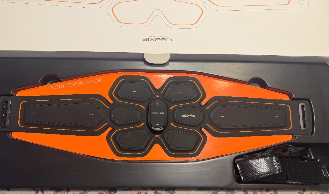 SIXPAD アブズベルト+純正アブズベルトジェル未使用３個をつけてのセットです