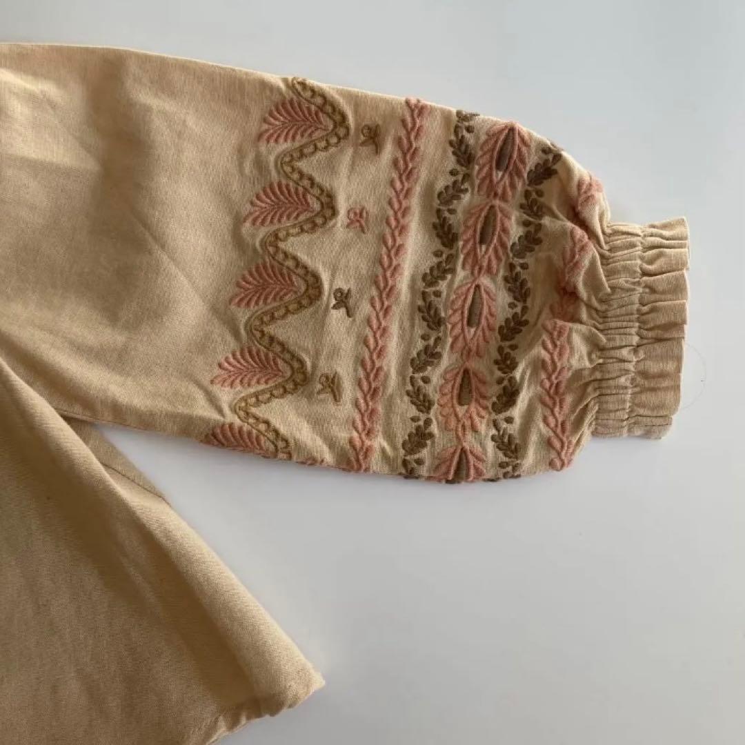 Apolina｜meera blouse almond