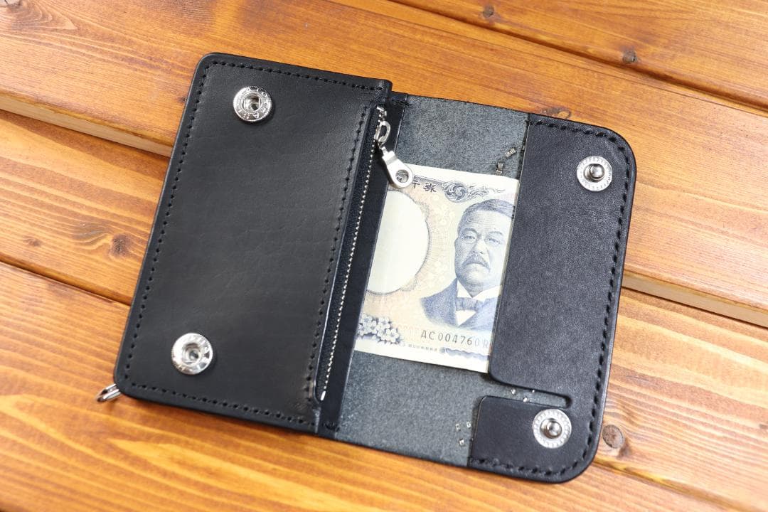 フラワースタッズミドルトラッカーウォレット ハトメ小判カン付き