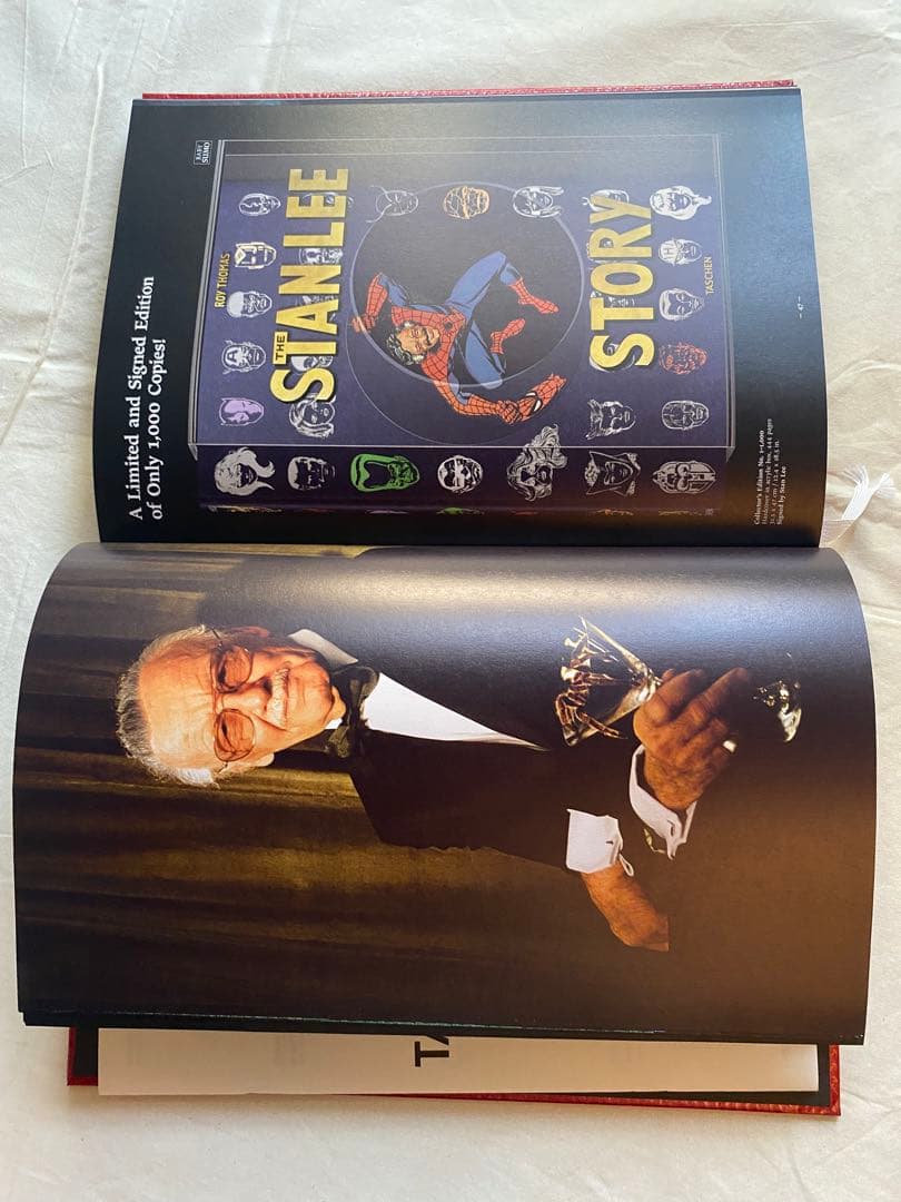 TASCHEN 限定エディション 2018/19 赤