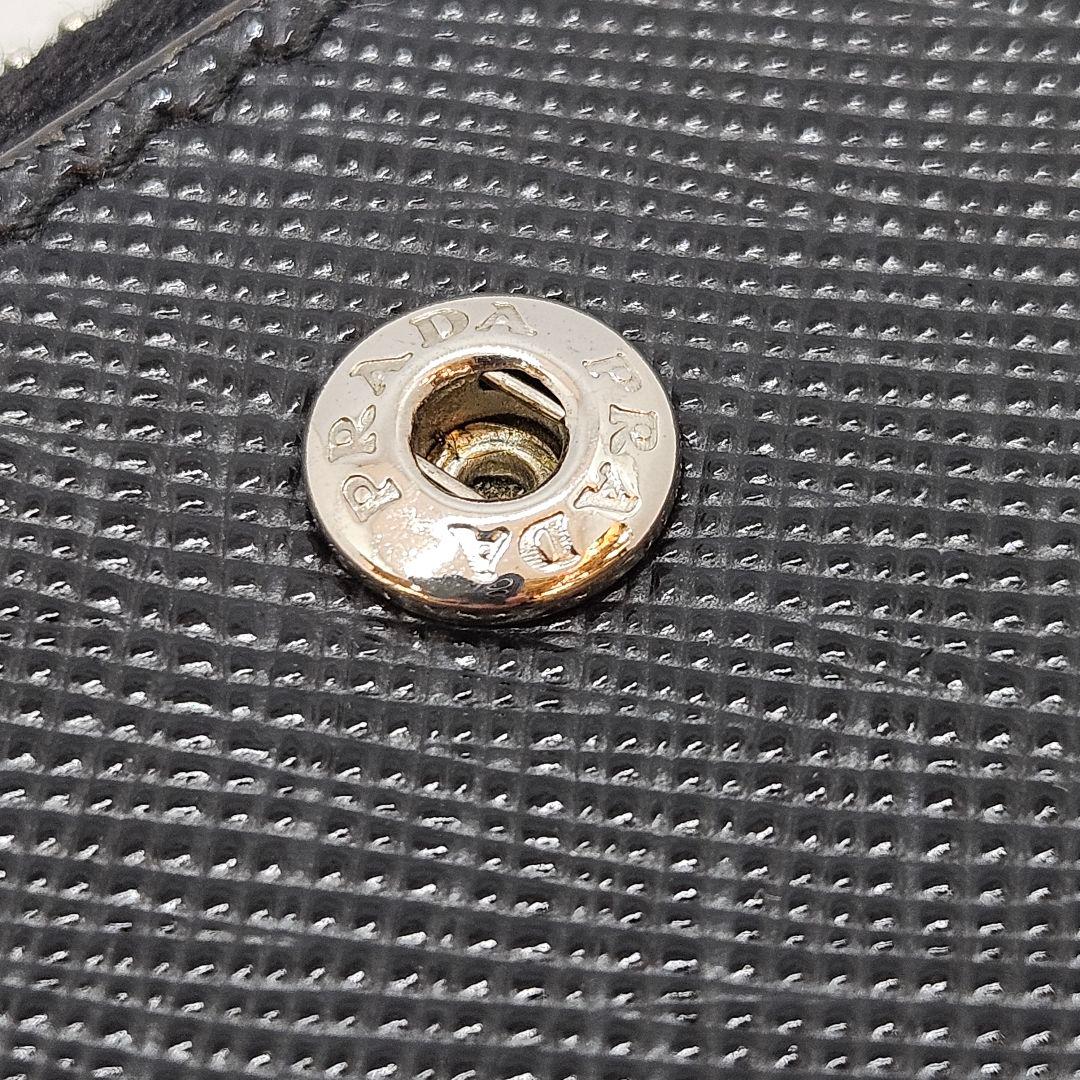 PRADA 折り財布 三角ロゴ サフィアーノ レザー ブラック ジップ