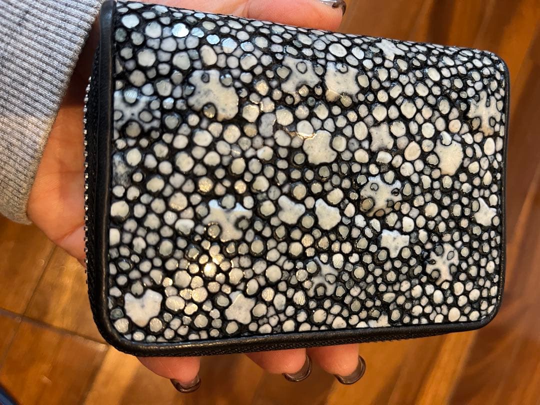 スタースティングレイ ミニ財布 カードケース エイ革 一枚革 梅花皮 ブラック