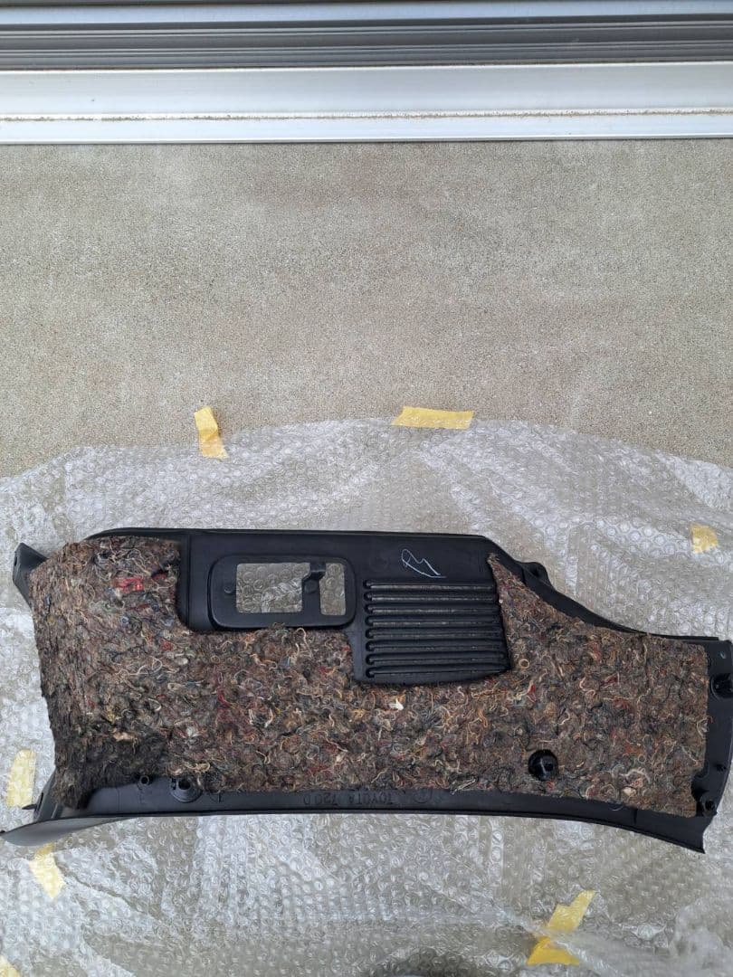 80スープラ用（JZA80）　絶版リアトリムカバー