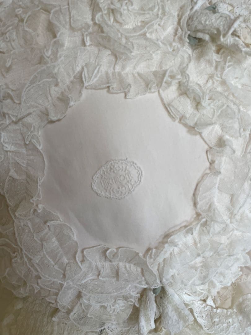 さえらヒスクローネクッション2個ホワイトふりふり