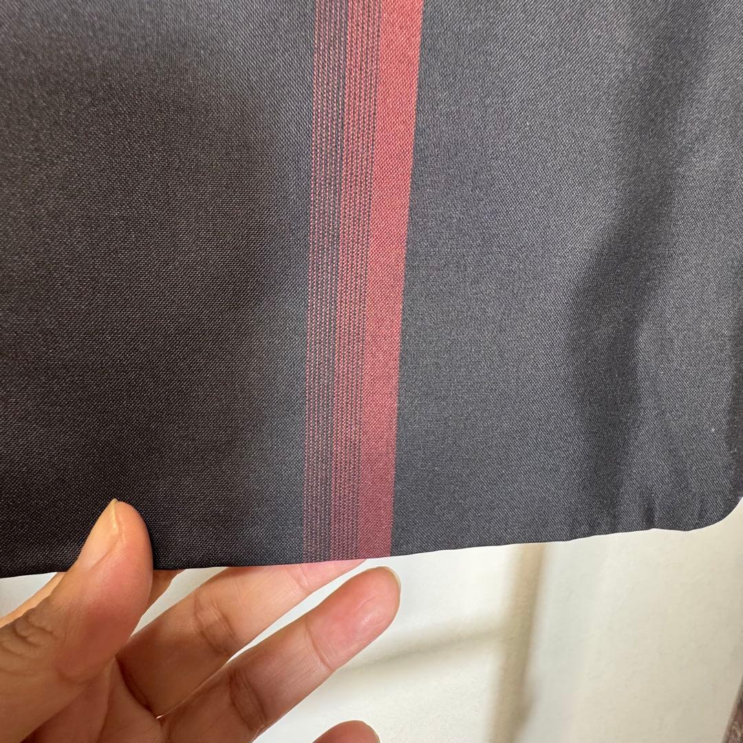 超美品　着物　正絹　袷　現代　紬　171裄67 黒　赤　大島紬　トール　シンプル