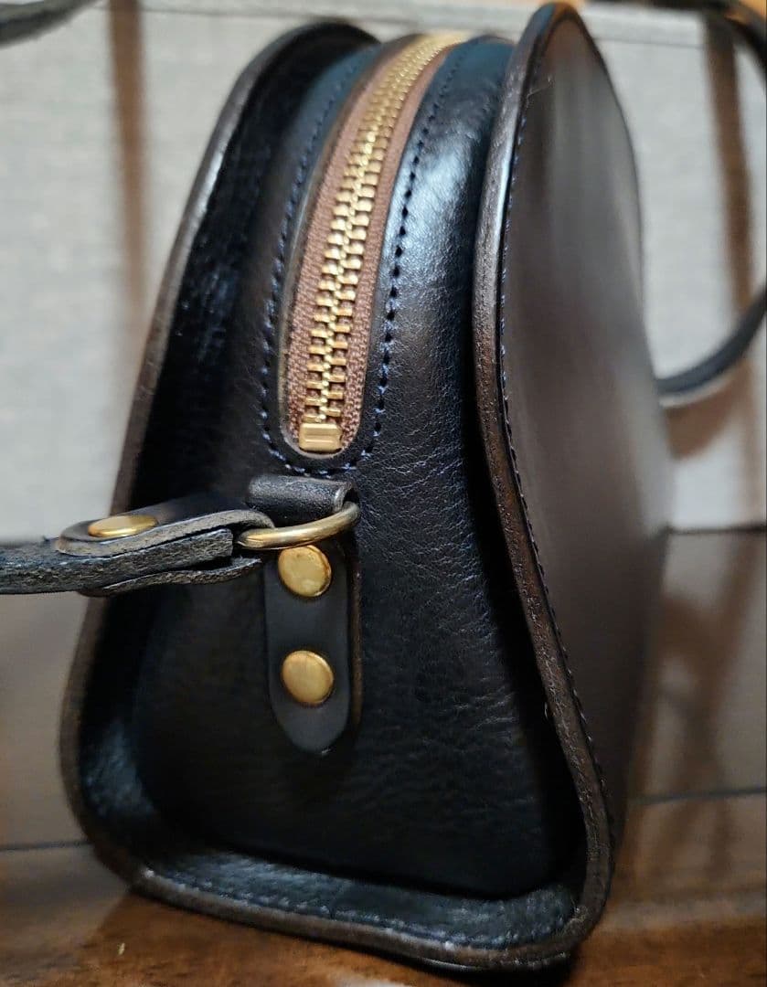 LONA ロナ ネイビー ハーフムーン ショルダーバッグ 本革 牛革