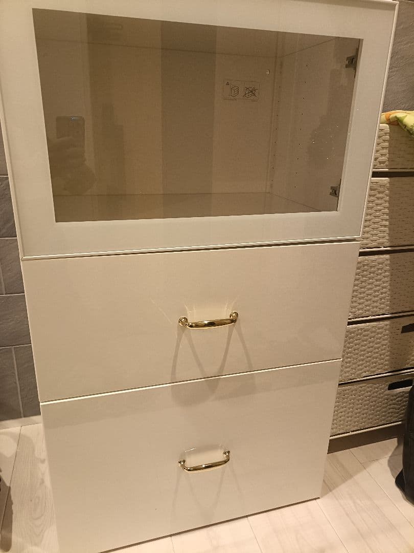 ホワイトキャビネット ガラス扉付き 3引き出し