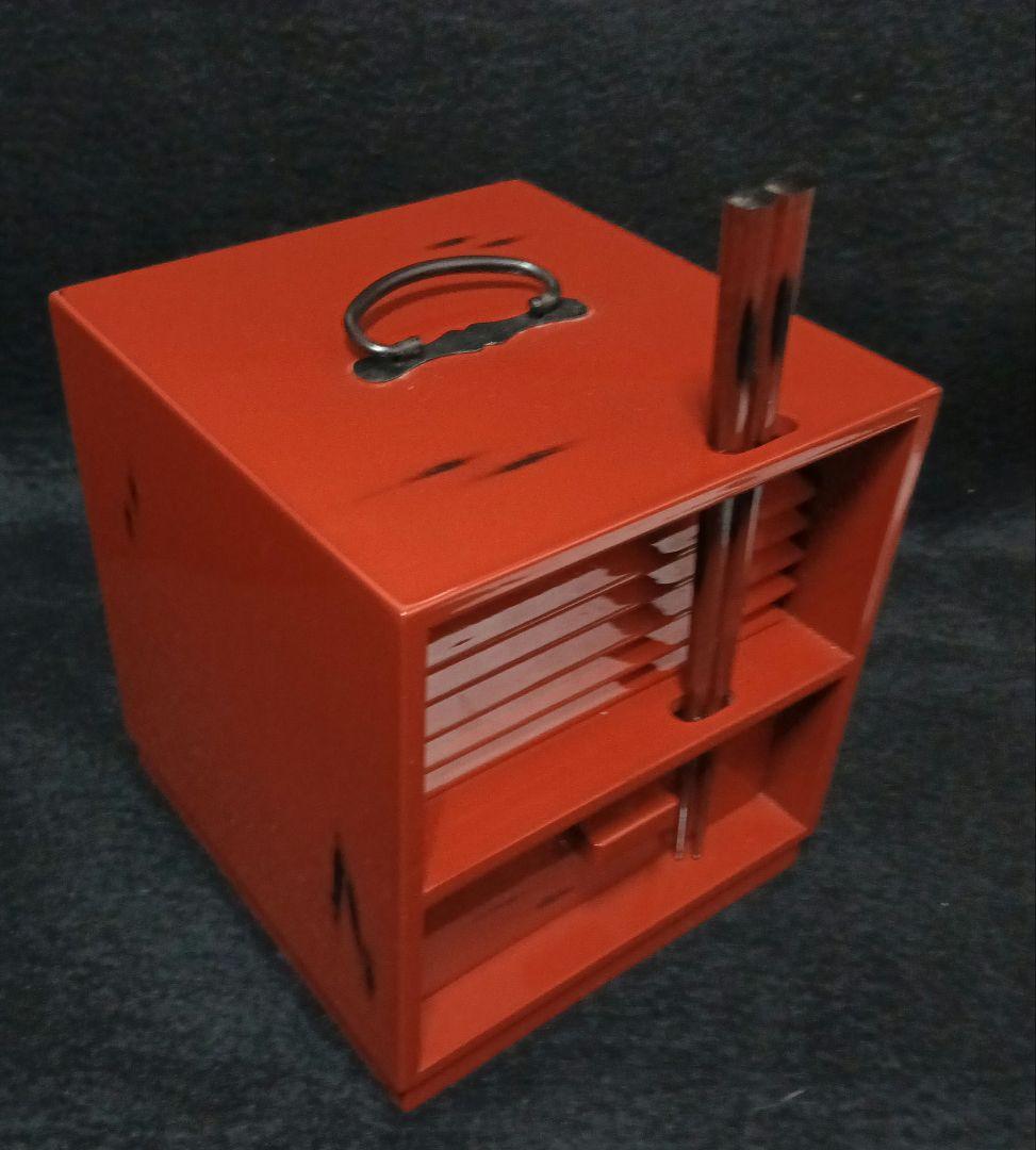 赤い漆器重箱 収納式 皿・箸付き