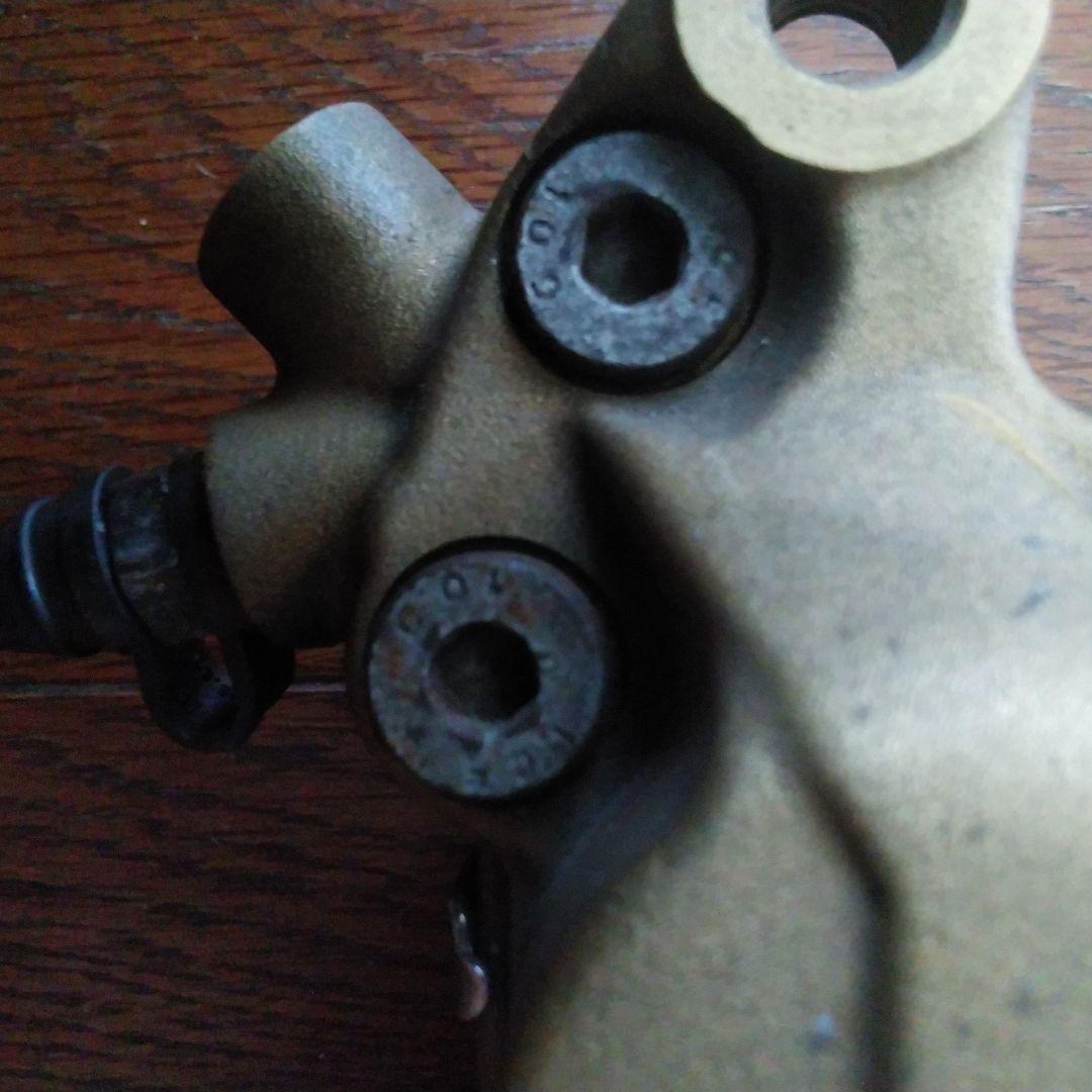 ブレンボ　キャスティング4ポットキャリパー　40mmピッチ　左右セット