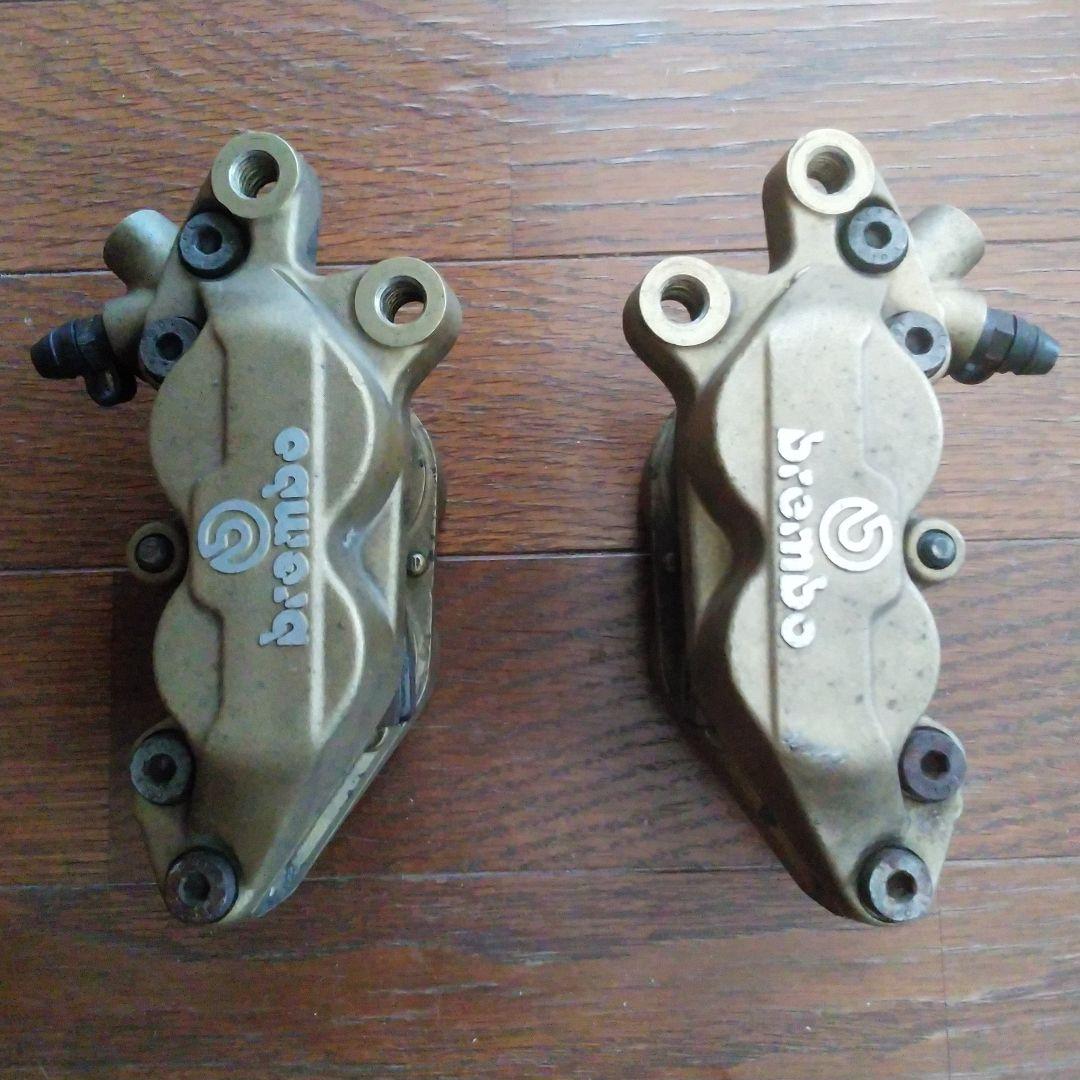 ブレンボ　キャスティング4ポットキャリパー　40mmピッチ　左右セット