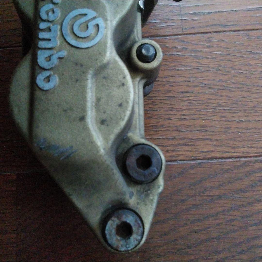 ブレンボ　キャスティング4ポットキャリパー　40mmピッチ　左右セット