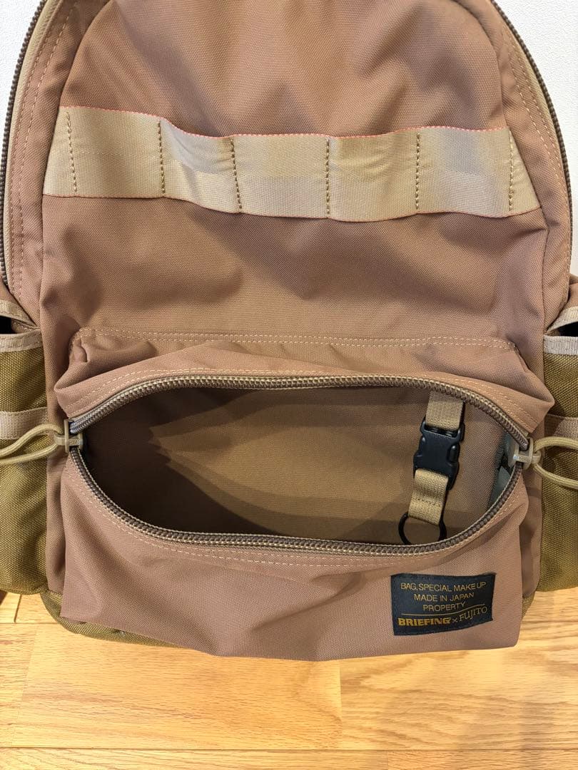 BRIEFING × FUJITO Expedition Pack　Coyote