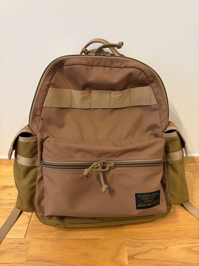 BRIEFING × FUJITO Expedition Pack　Coyote