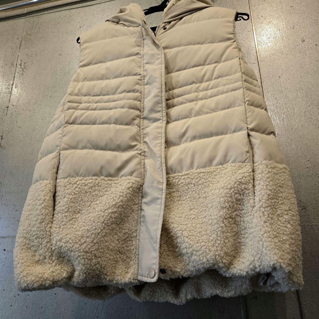 【未使用】 VITA フード付きホワイトベージュダウンベスト