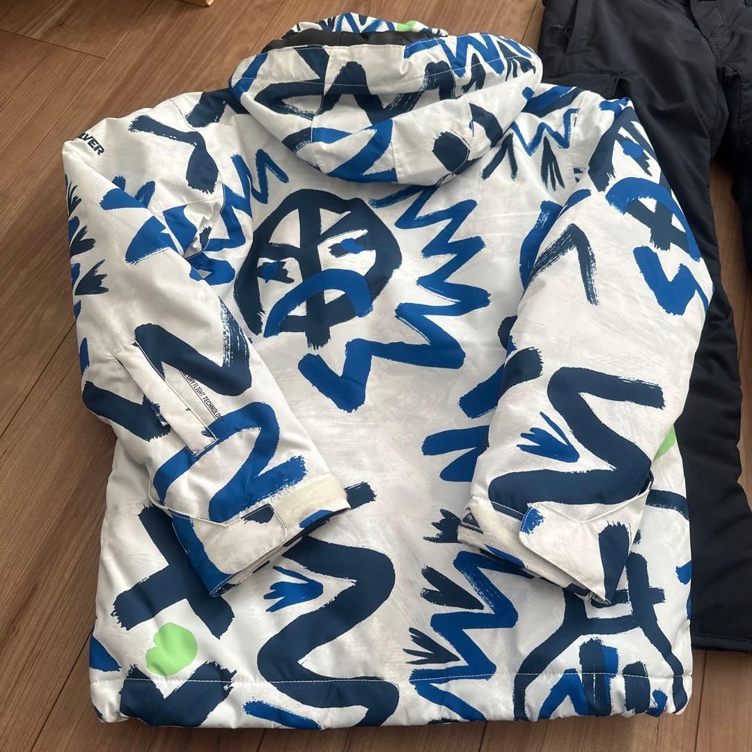 QUIKSILVER スキー　スノボー　ウエアー　キッズ10(140cm) 冬用