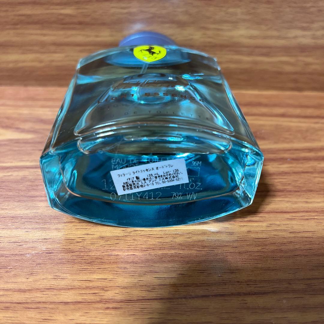 Ferrari Light Essence オードトワレ　125ml