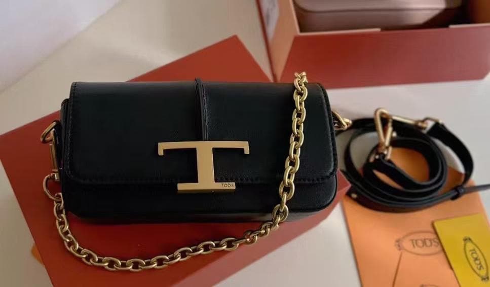TOD'S ブラックレザー ショルダーバッグ