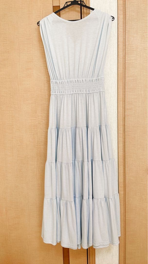 anuans ギャザーティアードカットワンピース アニュアンス