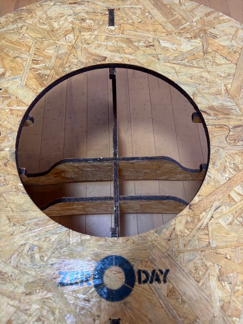 ZERODAYゼロデイのドーナツテーブル