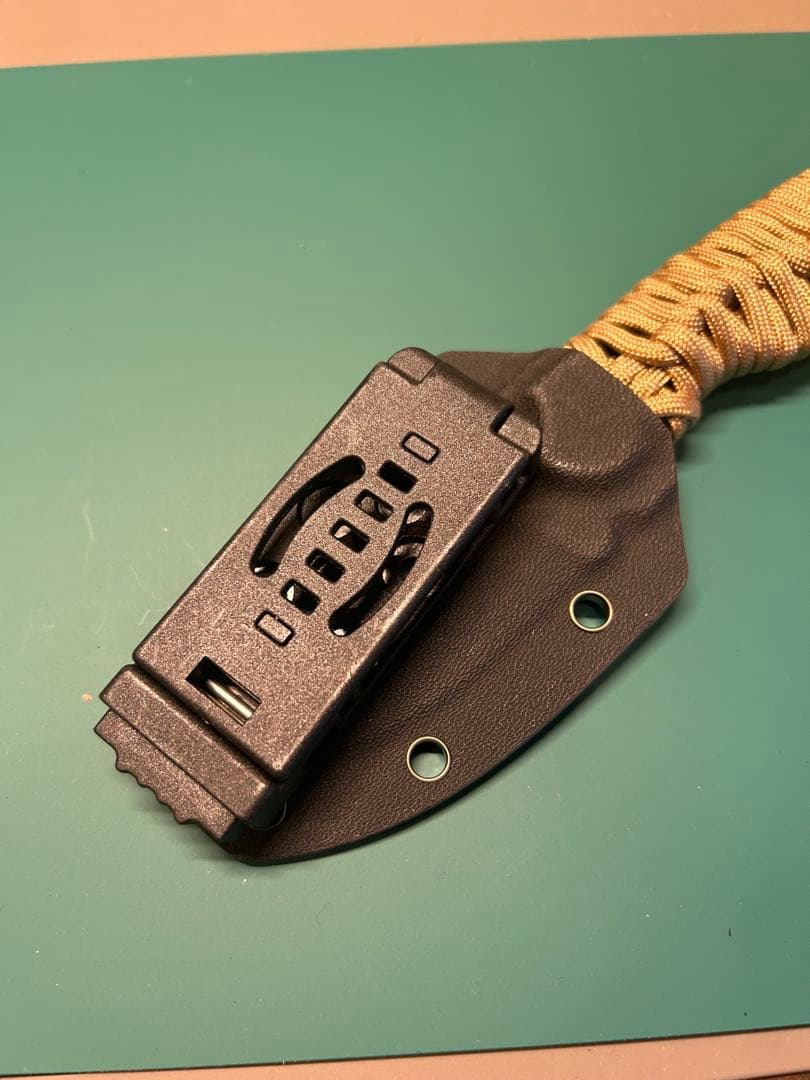 薪割り　コスプレ　D2鋼 コンパクトナイフ パラコードハンドル