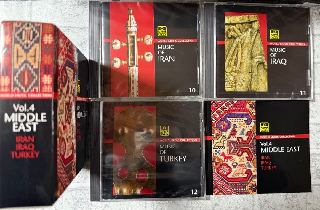 ワールド・ミュージック・コレクションCD30枚　世界の民族音楽　木製CDラック付