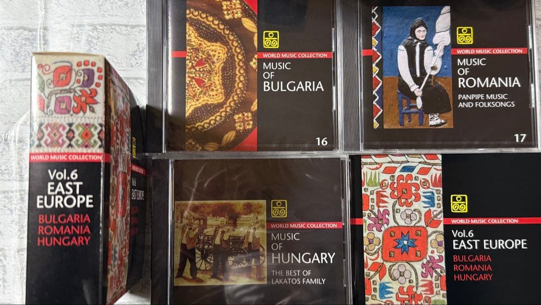ワールド・ミュージック・コレクションCD30枚　世界の民族音楽　木製CDラック付