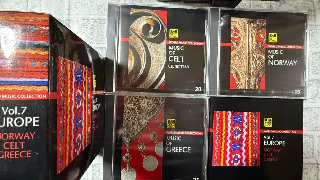 ワールド・ミュージック・コレクションCD30枚　世界の民族音楽　木製CDラック付