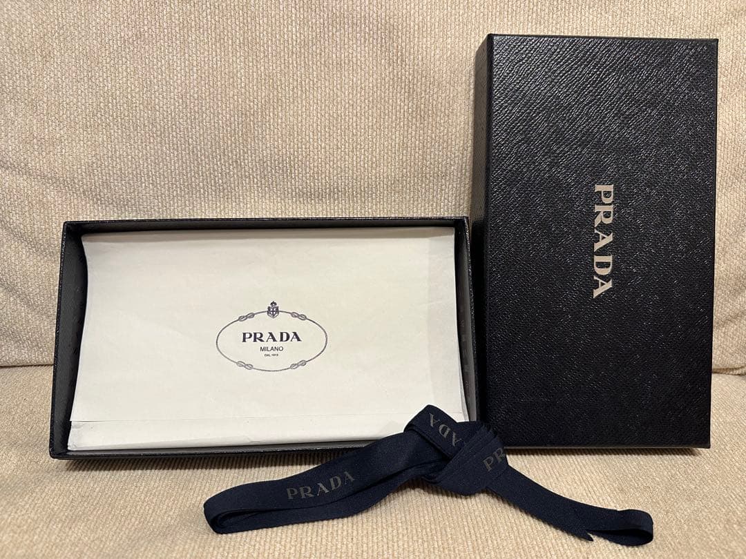 ★タイムセール★PRADA プラダ　ラウンドファスナー　長財布　赤　レッド