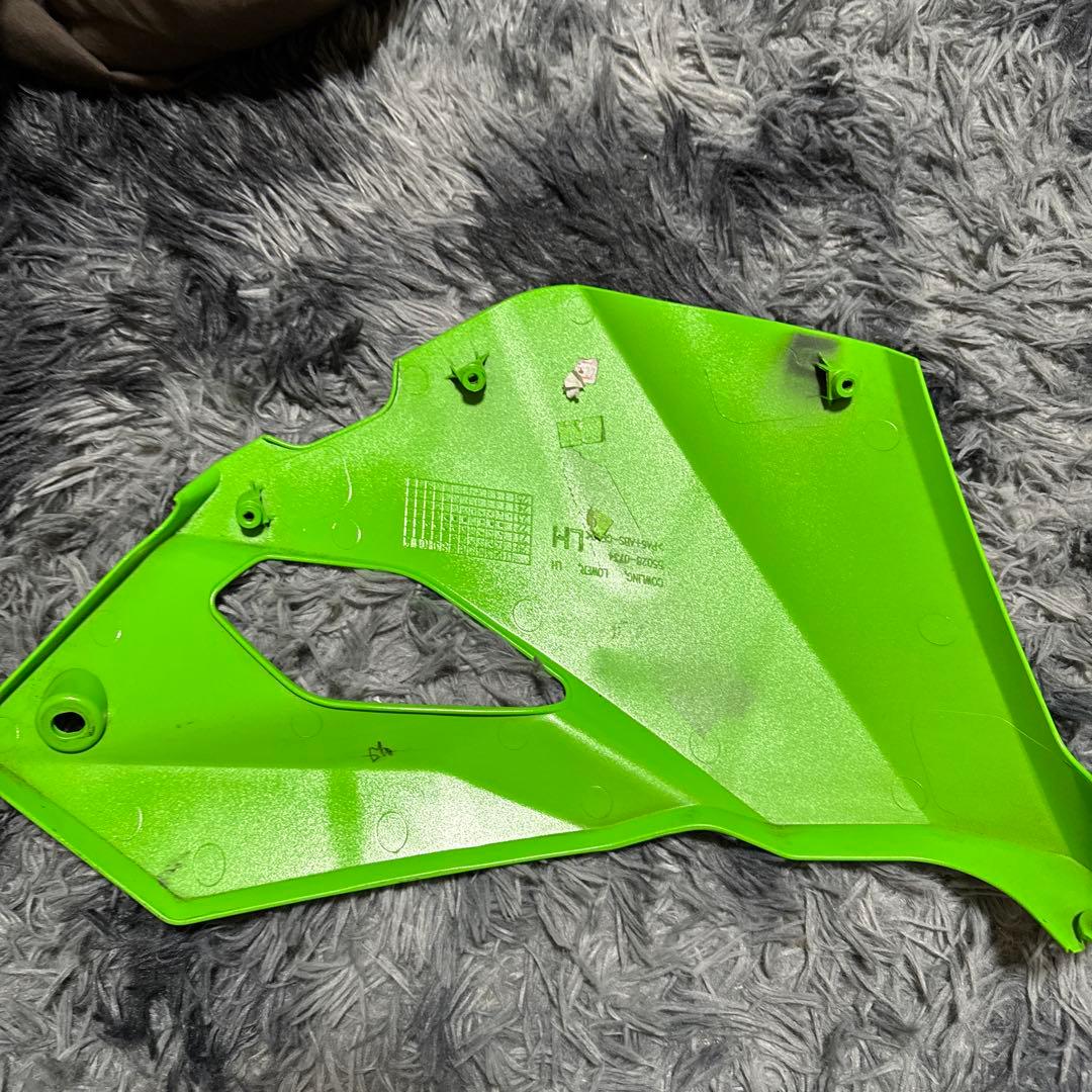 ninja ZX4RR純正アンダーカウル（左）