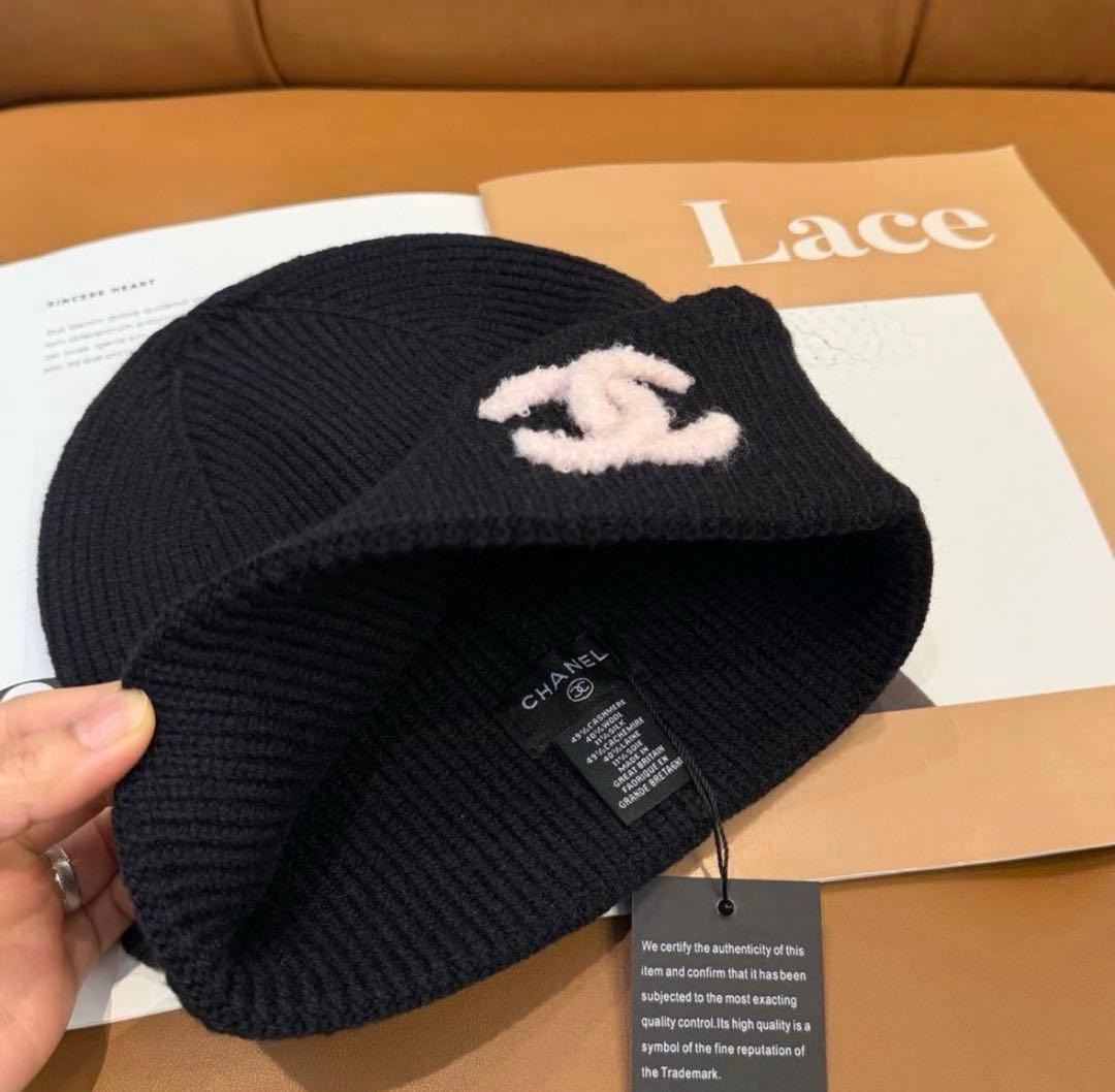 CHANEL 黒 ニットビーニー ロゴ入り