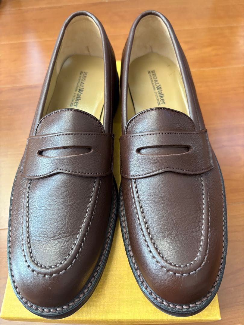 REGALの茶色のローファー