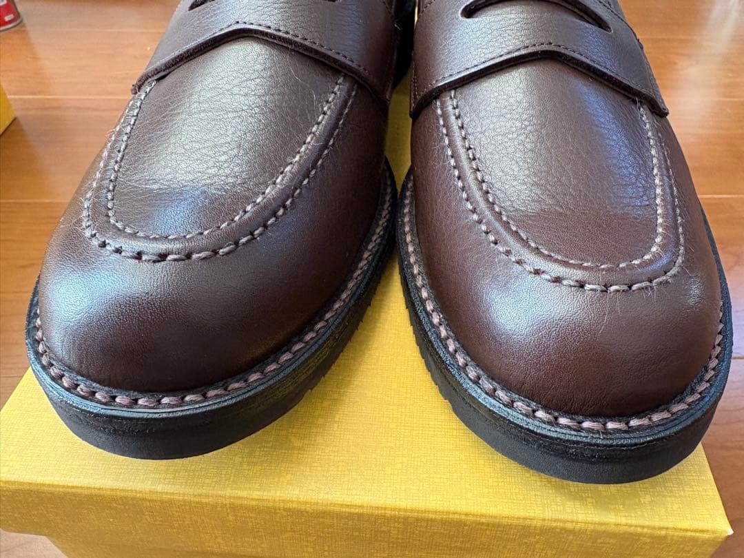 REGALの茶色のローファー