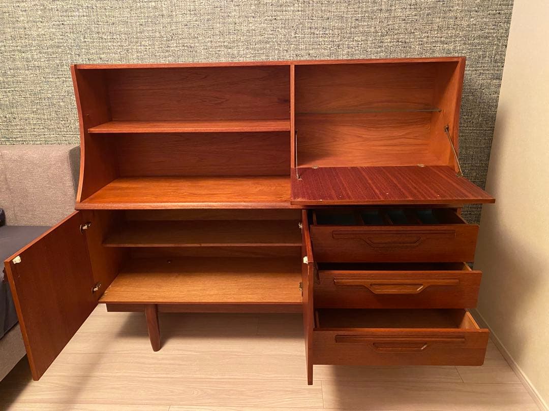 【最終値下】イギリス　ヴィンテージサイドボード