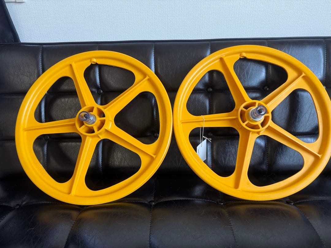 スカイウェイホイール新品未使用イエロー前後