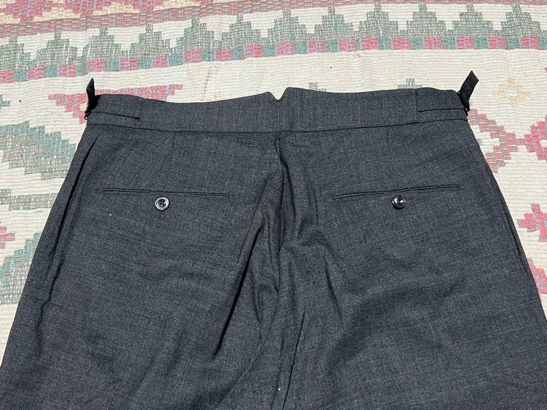 美品ベルウィッチ BERWICH ２プリーツ グレーサイドアジャスターパンツ48