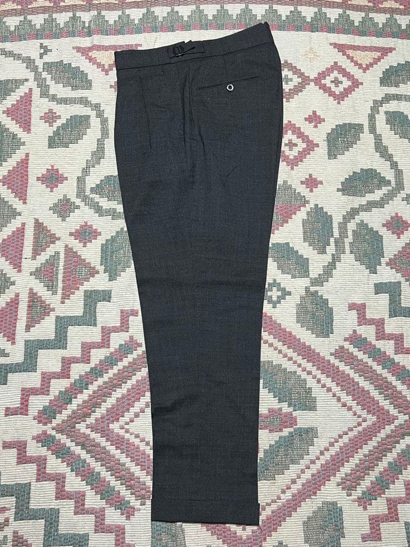 美品ベルウィッチ BERWICH ２プリーツ グレーサイドアジャスターパンツ48