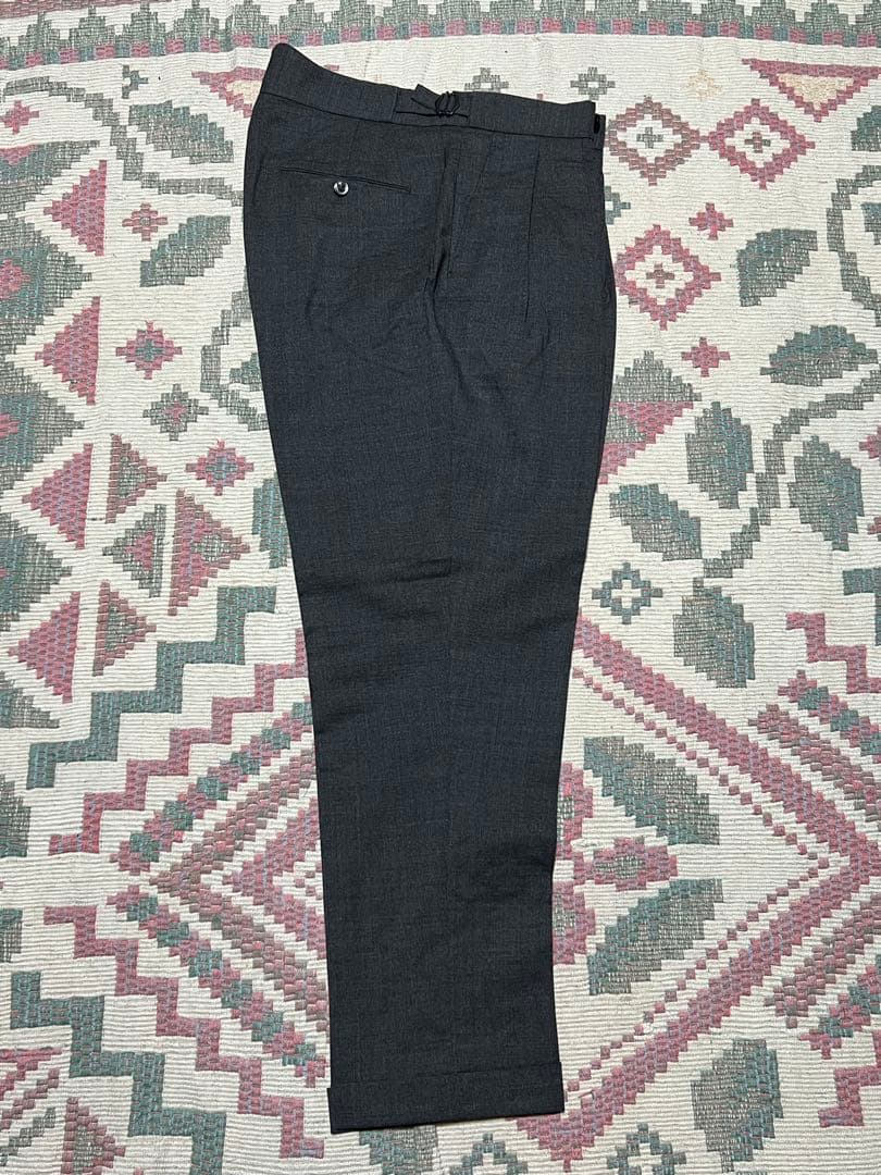 美品ベルウィッチ BERWICH ２プリーツ グレーサイドアジャスターパンツ48