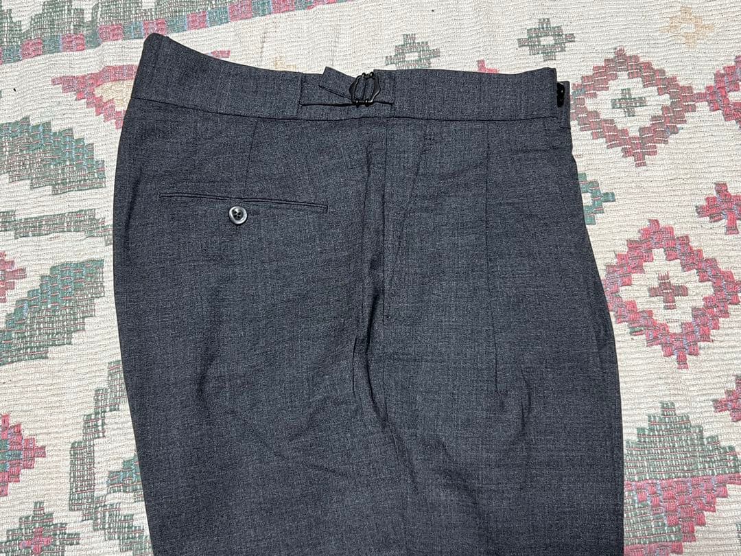 美品ベルウィッチ BERWICH ２プリーツ グレーサイドアジャスターパンツ48