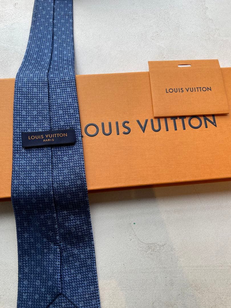 【美品】LOUIS VUITTON ネイビー ネクタイ　現行モデル