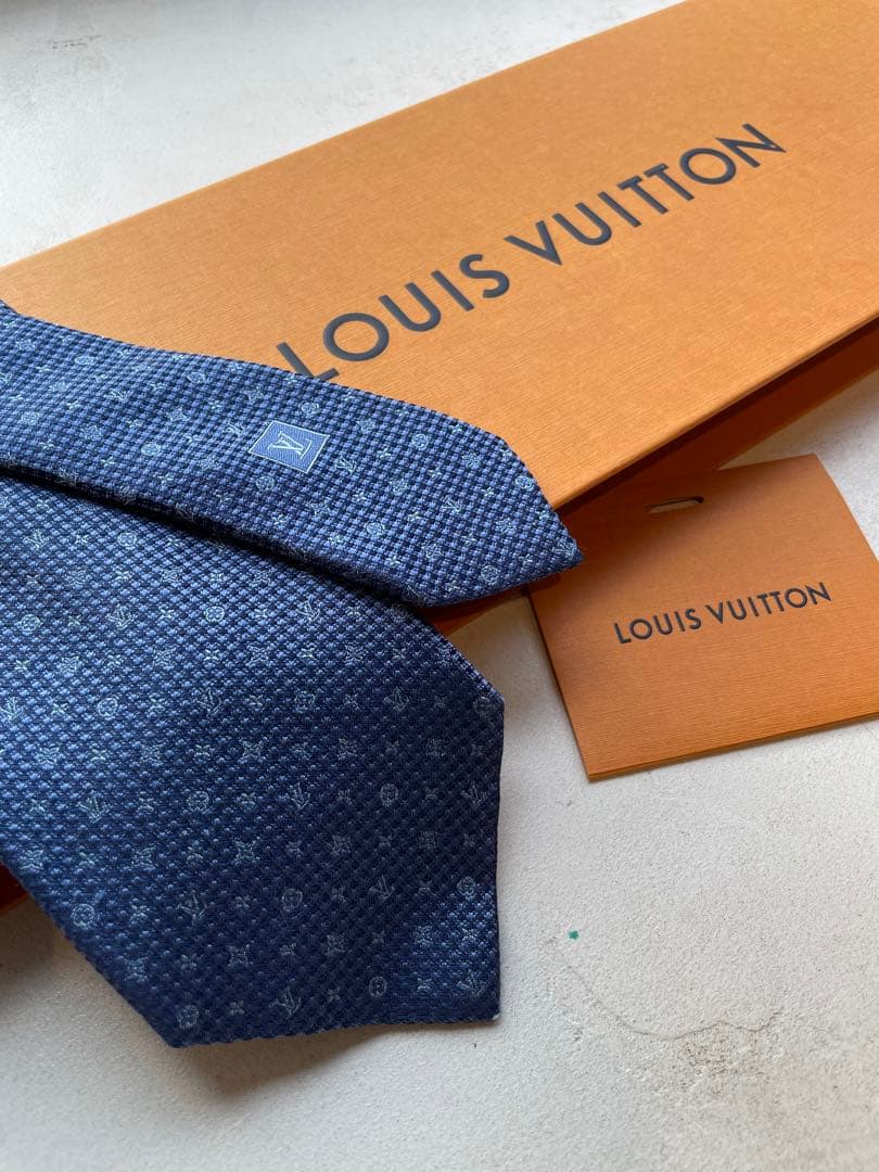 【美品】LOUIS VUITTON ネイビー ネクタイ　現行モデル
